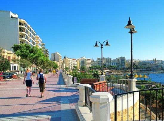 Marvellous 3Br Apartment In Central St Julians San Ġiljan Exterior foto