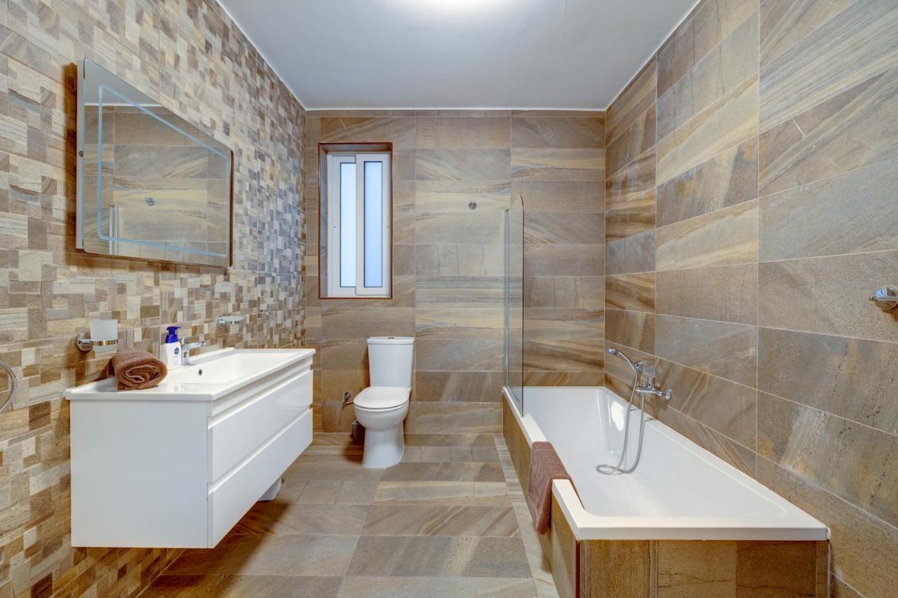 Marvellous 3Br Apartment In Central St Julians San Ġiljan Exterior foto